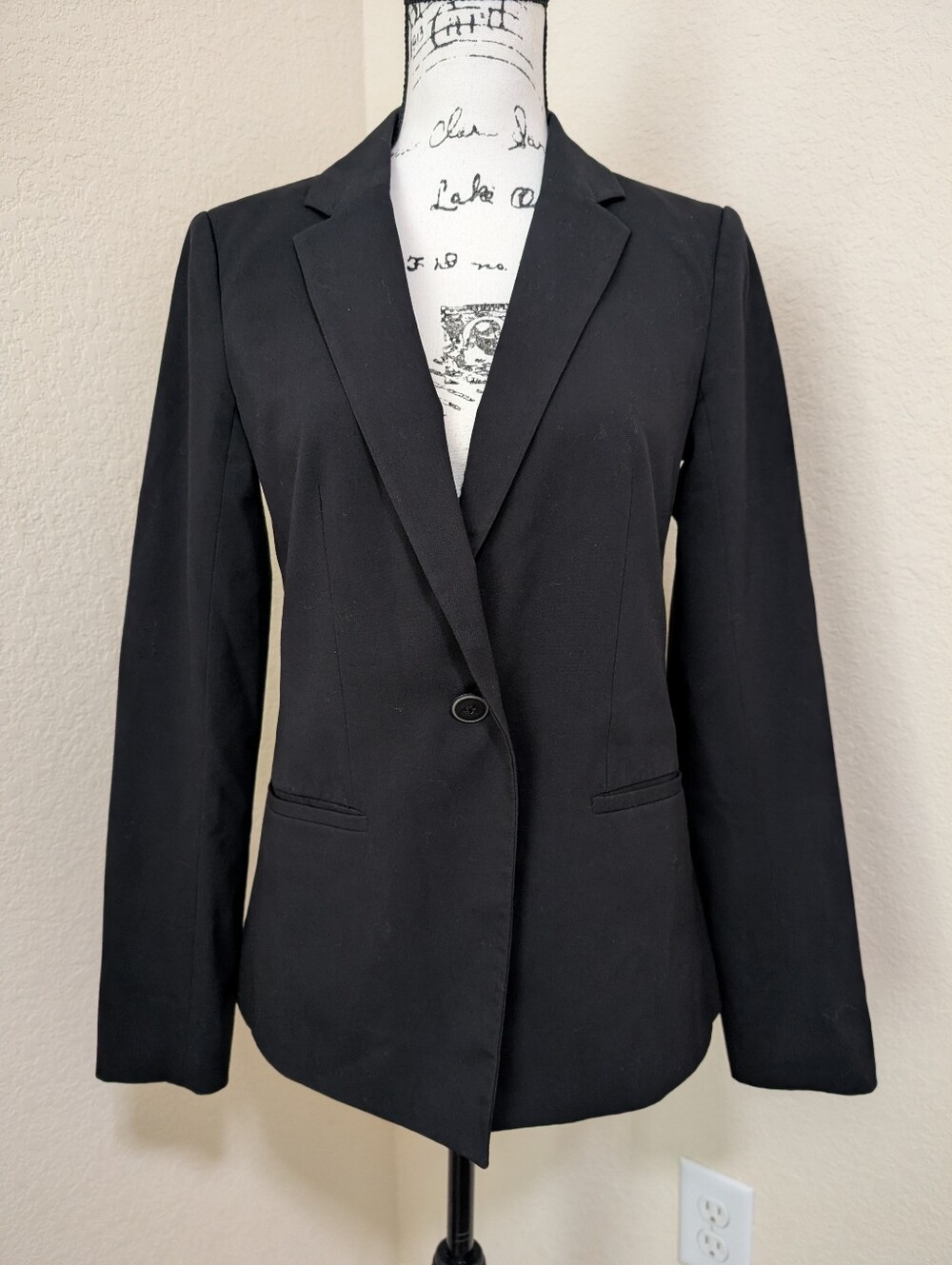 EUC•LOFT AnnTaylor Black Single Button Blazer W/Front Pockets Notch Lapel Size 0